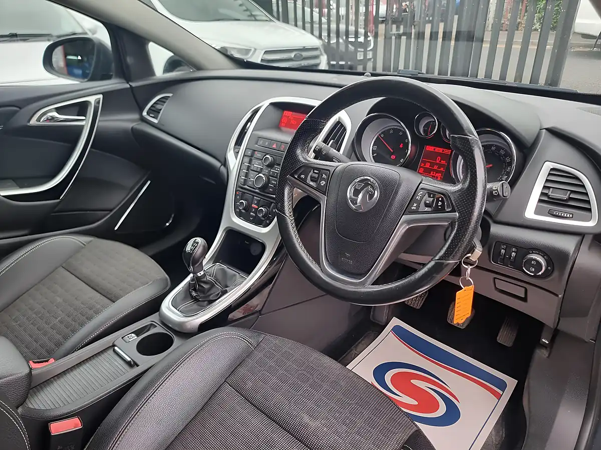 Used 2012 Vauxhall Astra Gtc Sri Grey - Interior and Exterior details 9