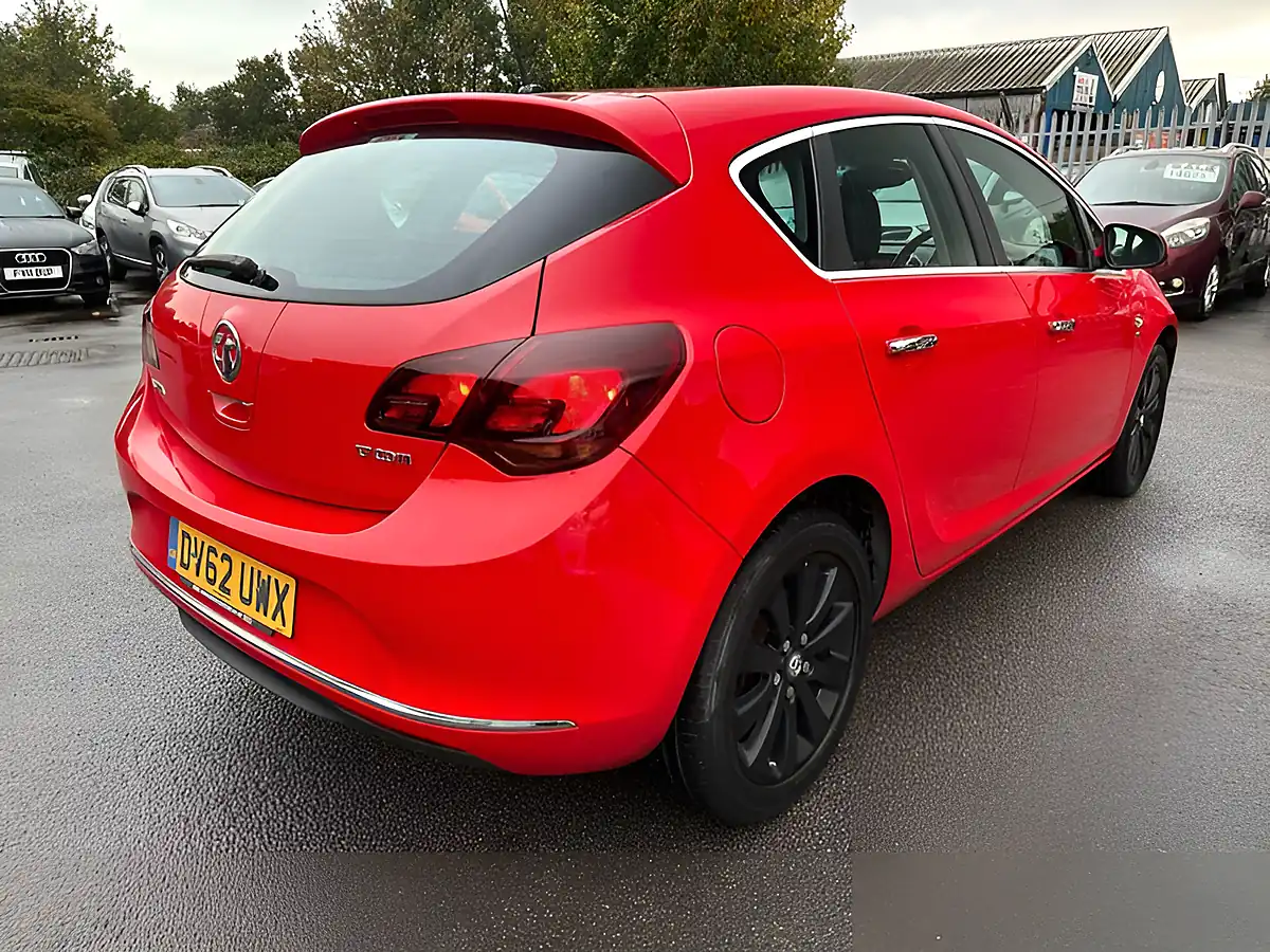 Used 2012 Vauxhall Astra Se Red - Interior and Exterior details 11