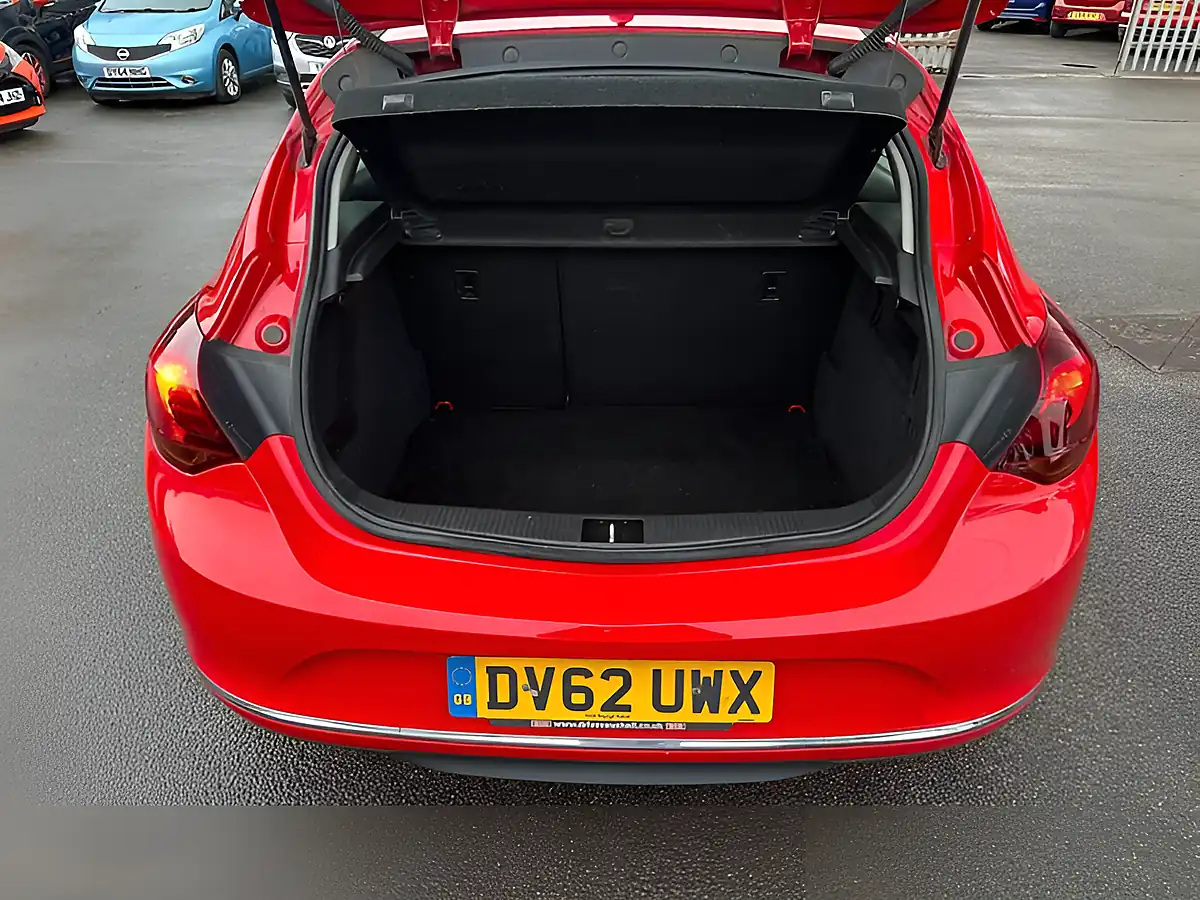 Used 2012 Vauxhall Astra Se Red - Interior and Exterior details 12