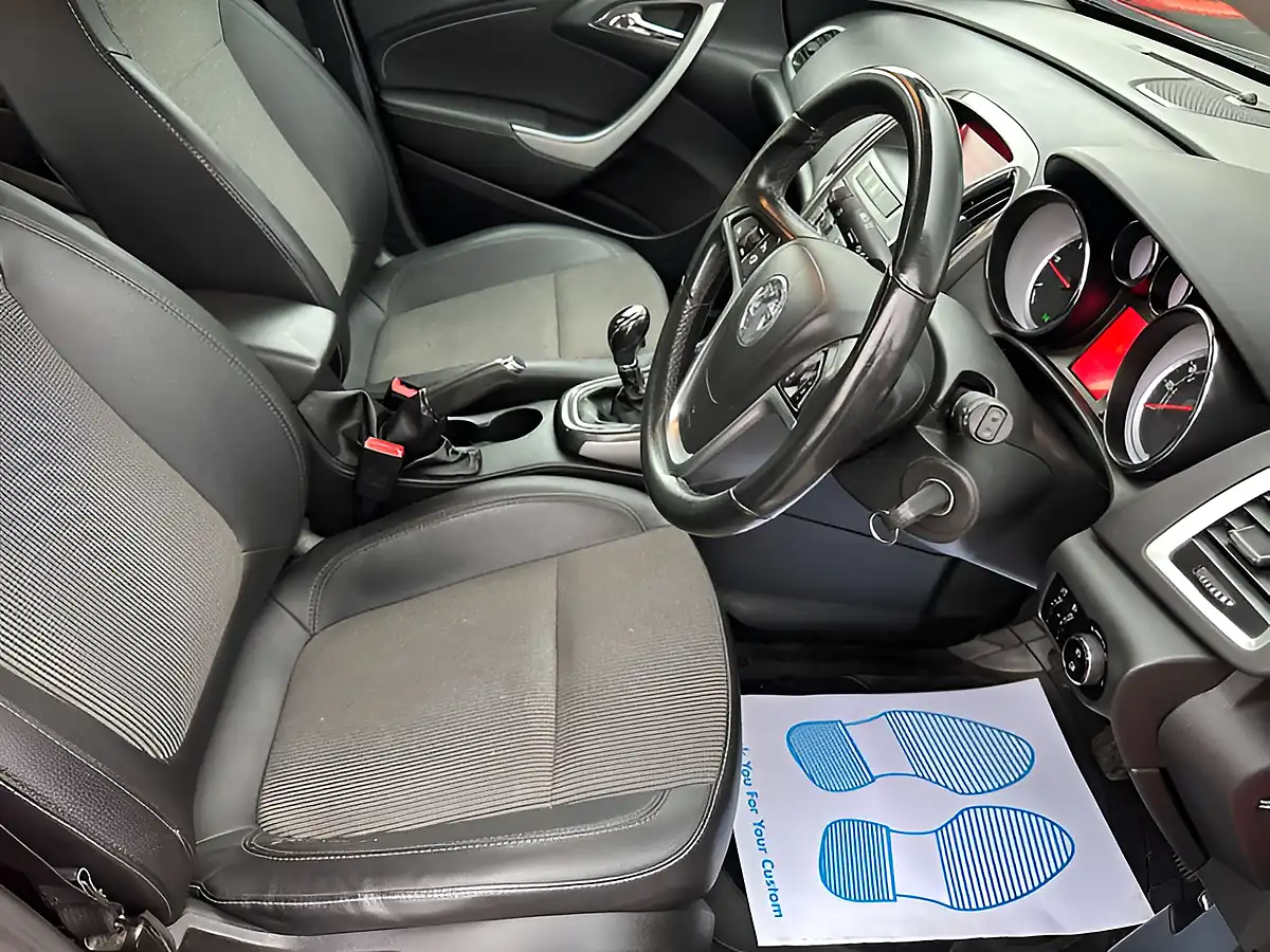 Used 2012 Vauxhall Astra Se Red - Interior and Exterior details 14