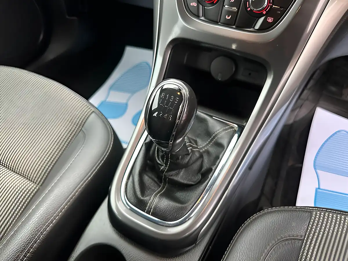 Used 2012 Vauxhall Astra Se Red - Interior and Exterior details 15