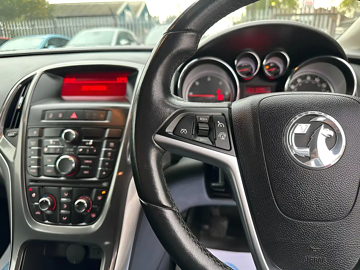 Used 2012 Vauxhall Astra Se Red - Interior and Exterior details 16