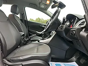 Used 2012 Vauxhall Astra Se Red - Interior and Exterior details 5