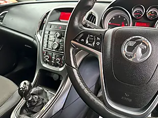 Used 2012 Vauxhall Astra Se Red - Interior and Exterior details 7