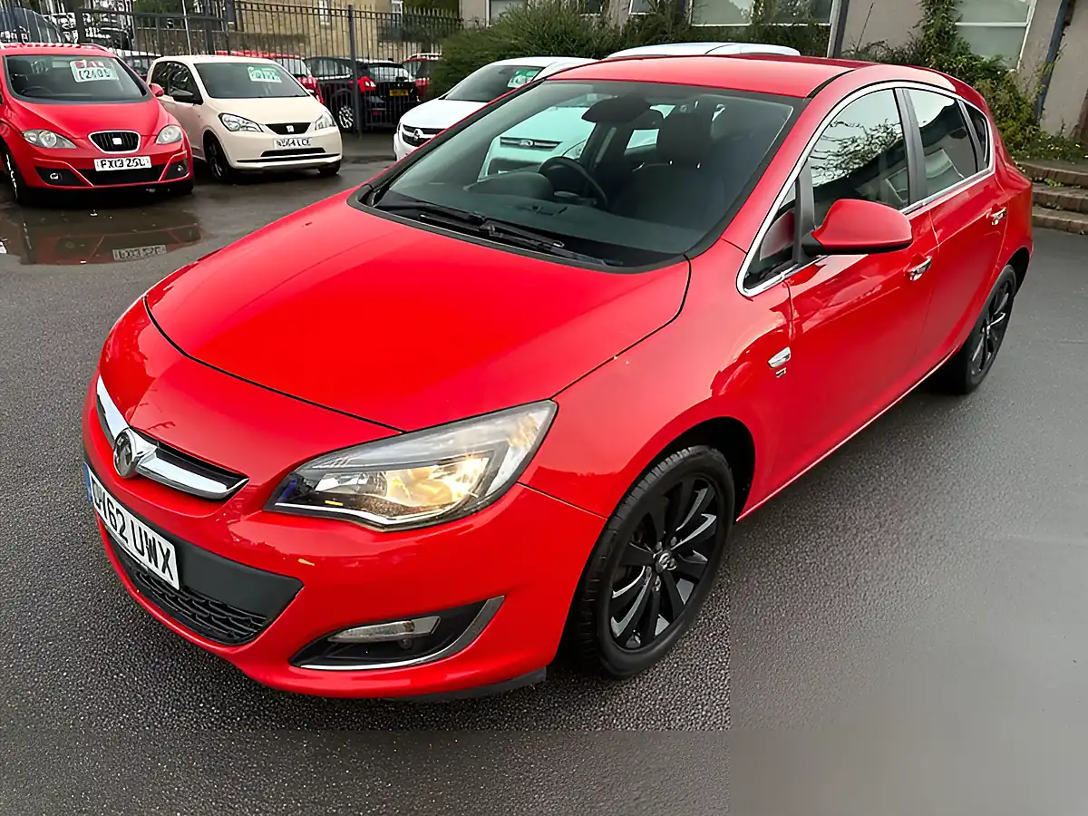 Used 2012 Vauxhall Astra Se Red - Interior and Exterior details 9