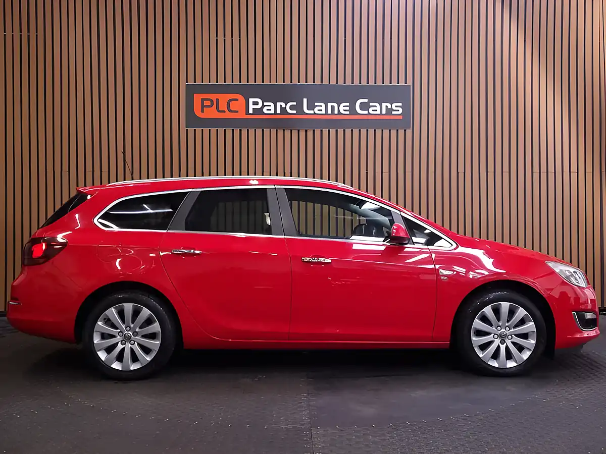 Used 2012 Vauxhall Astra Se Sports Tourer Red - Interior and Exterior details 14