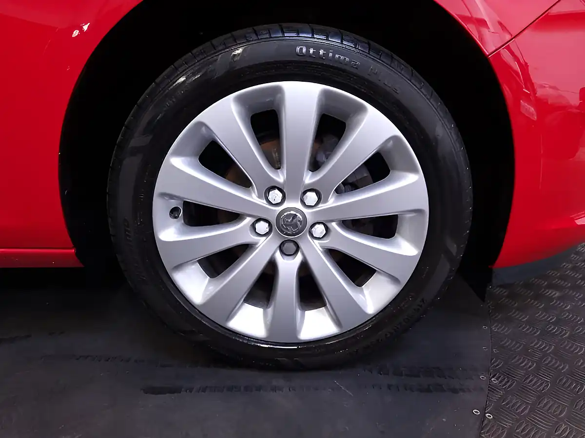 Used 2012 Vauxhall Astra Se Sports Tourer Red - Interior and Exterior details 16