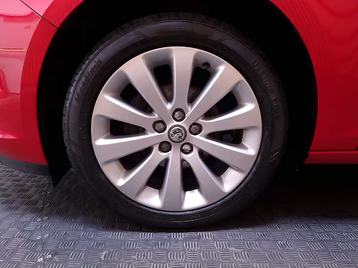 Used 2012 Vauxhall Astra Se Sports Tourer Red - Interior and Exterior details 18