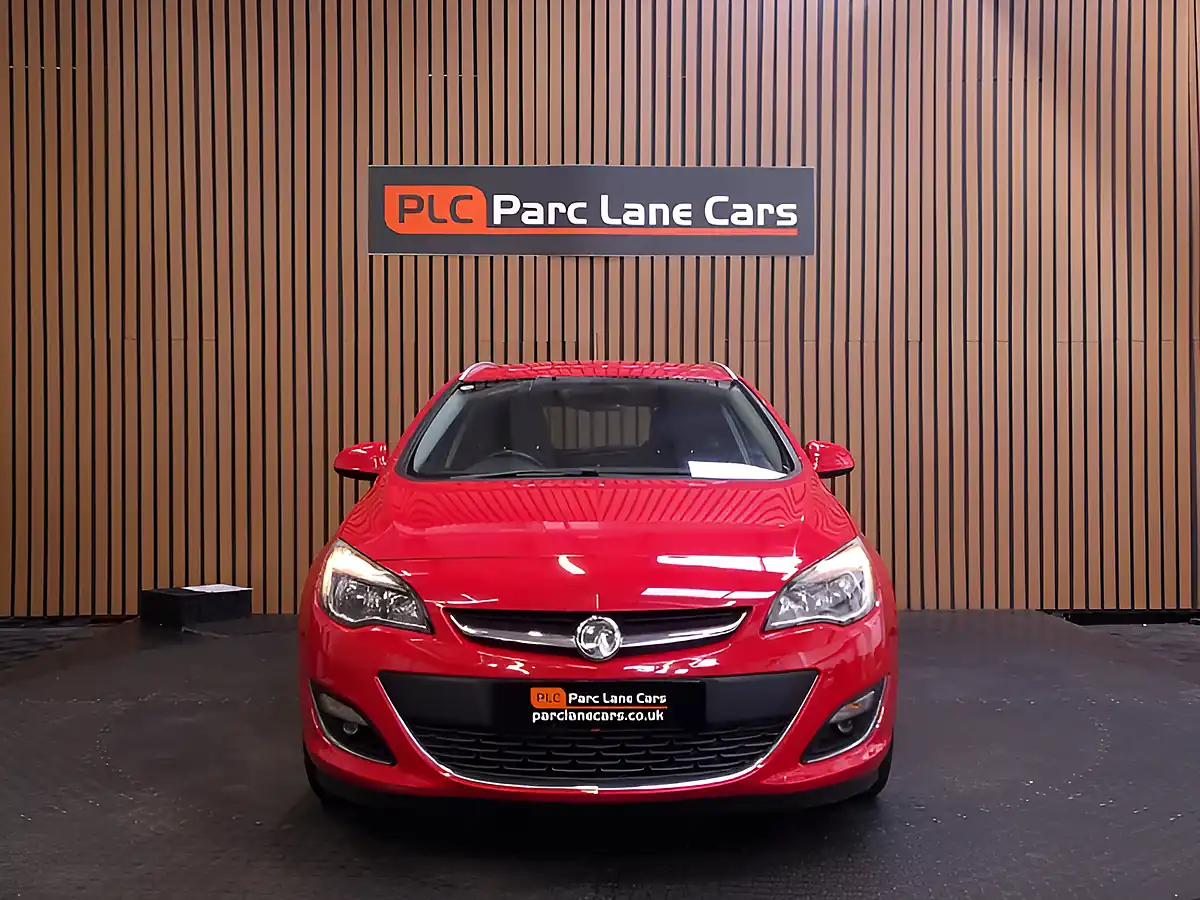 Used 2012 Vauxhall Astra Se Sports Tourer Red - Interior and Exterior details 4