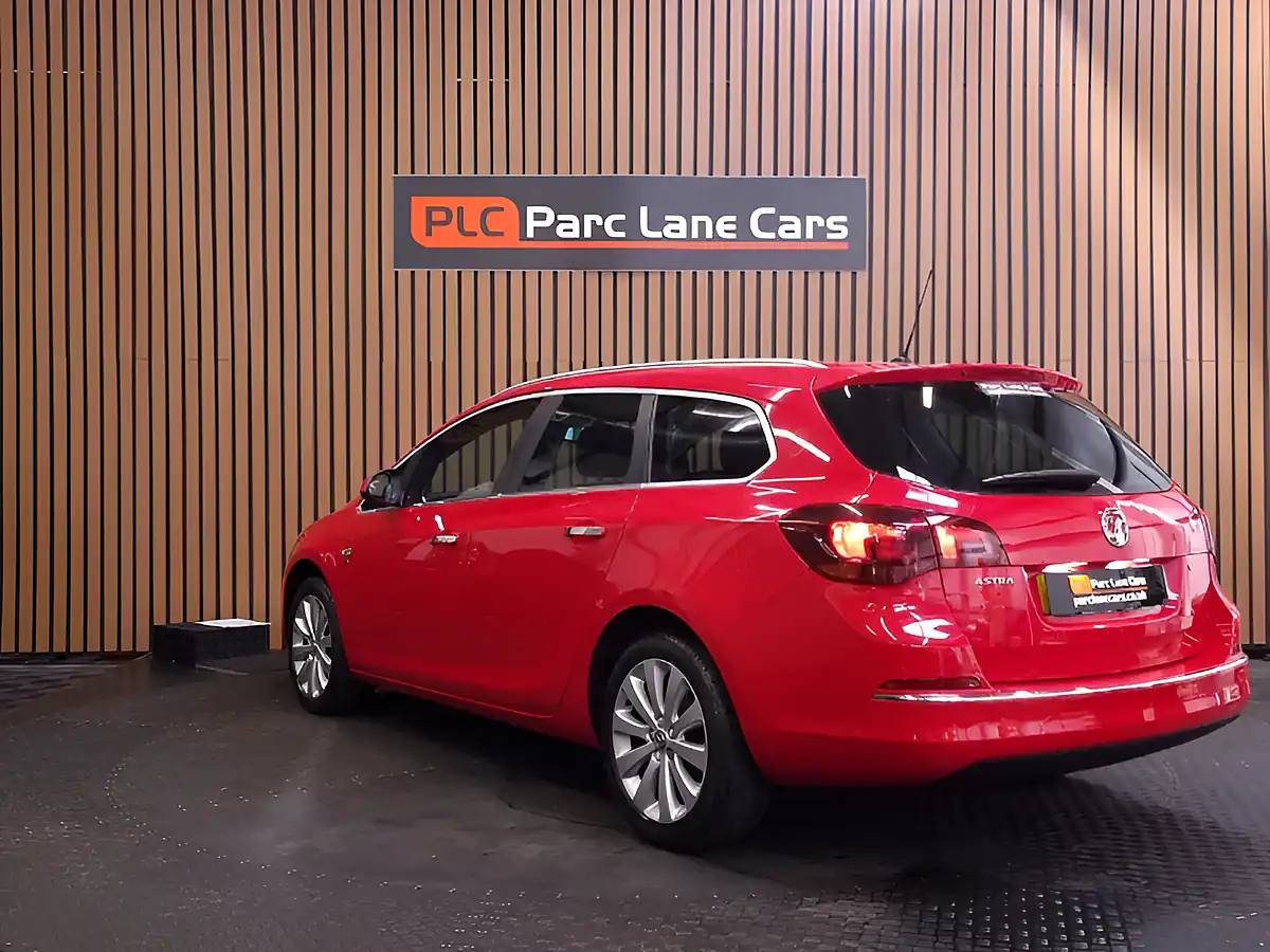 Used 2012 Vauxhall Astra Se Sports Tourer Red - Interior and Exterior details 9