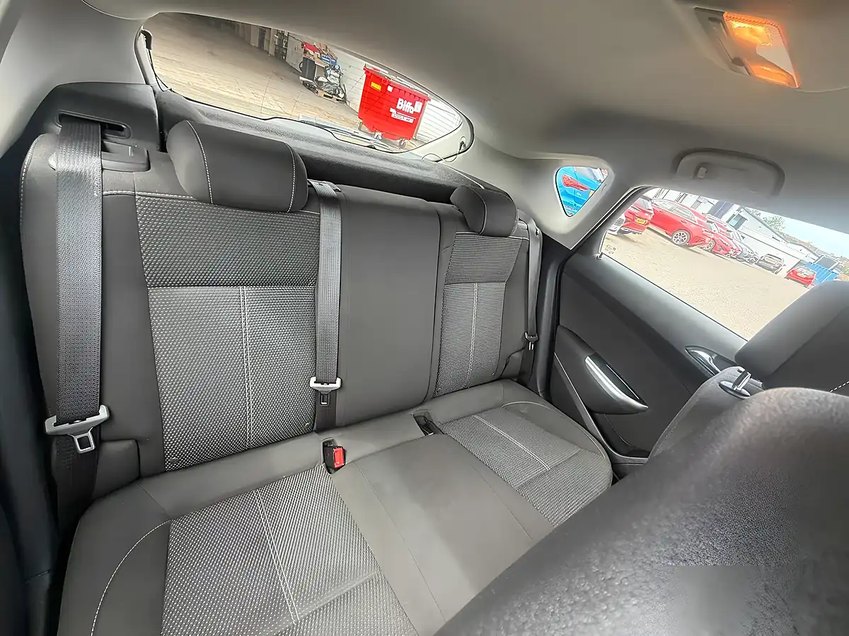 Used 2012 Vauxhall Astra Sri Black - Interior and Exterior details 10