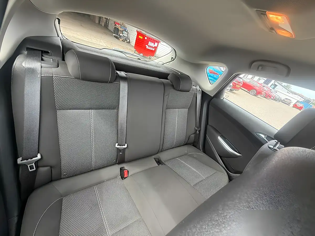Used 2012 Vauxhall Astra Sri Black - Interior and Exterior details 11