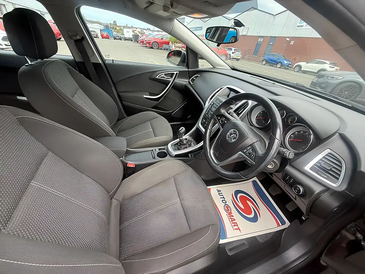 Used 2012 Vauxhall Astra Sri Black - Interior and Exterior details 13