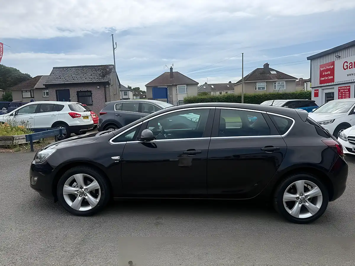 Used 2012 Vauxhall Astra Sri Black - Interior and Exterior details 3