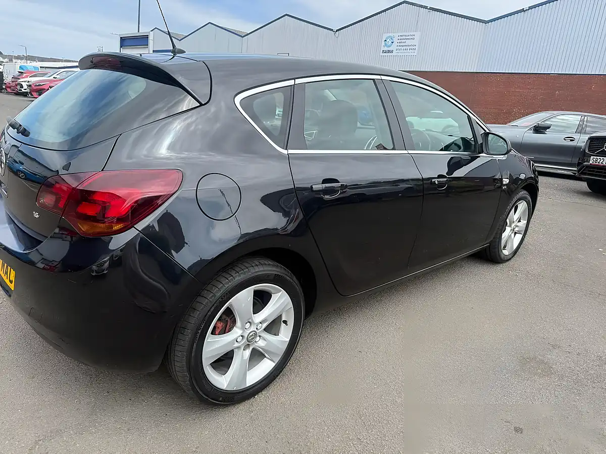 Used 2012 Vauxhall Astra Sri Black - Interior and Exterior details 4