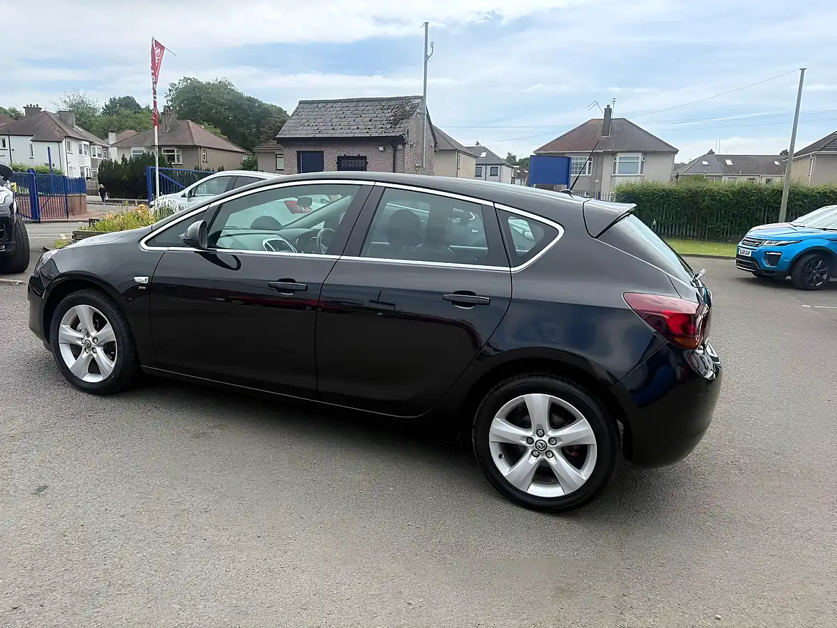 Used 2012 Vauxhall Astra Sri Black - Interior and Exterior details 5
