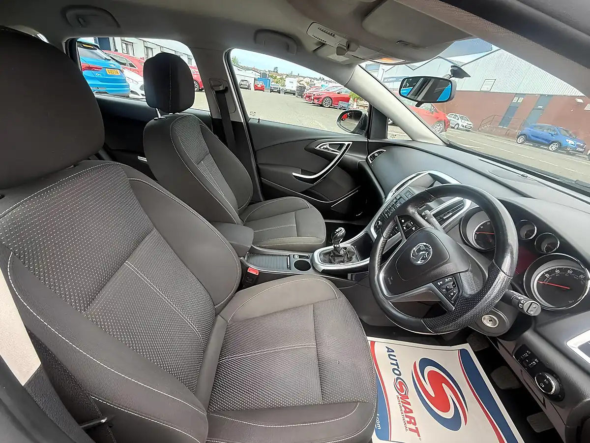 Used 2012 Vauxhall Astra Sri Black - Interior and Exterior details 6