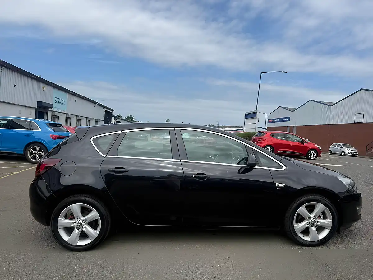Used 2012 Vauxhall Astra Sri Black - Interior and Exterior details 9