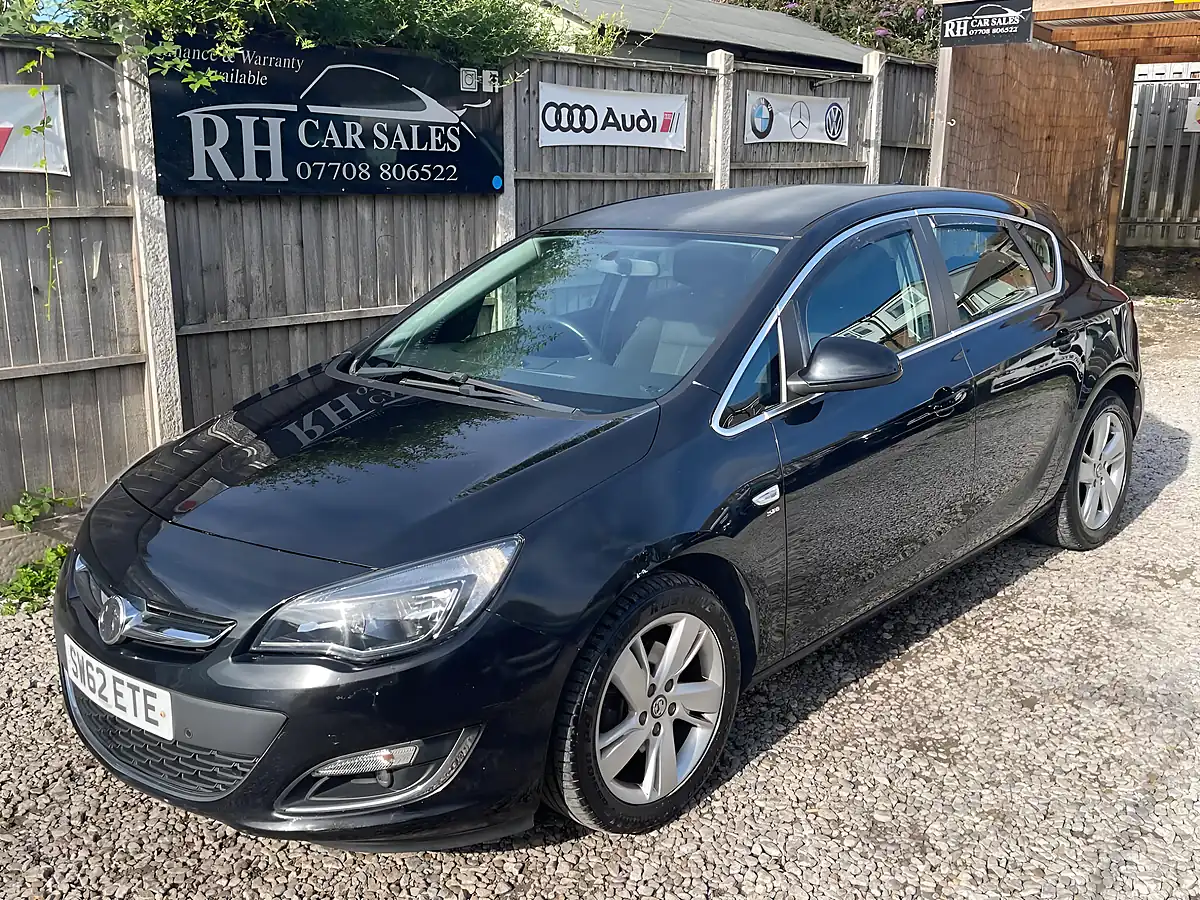 Used 2012 Vauxhall Astra Sri Black - Front View