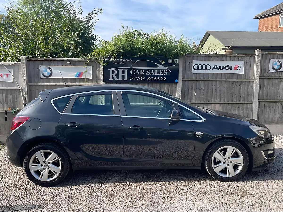 Used 2012 Vauxhall Astra Sri Black - Interior and Exterior details 10