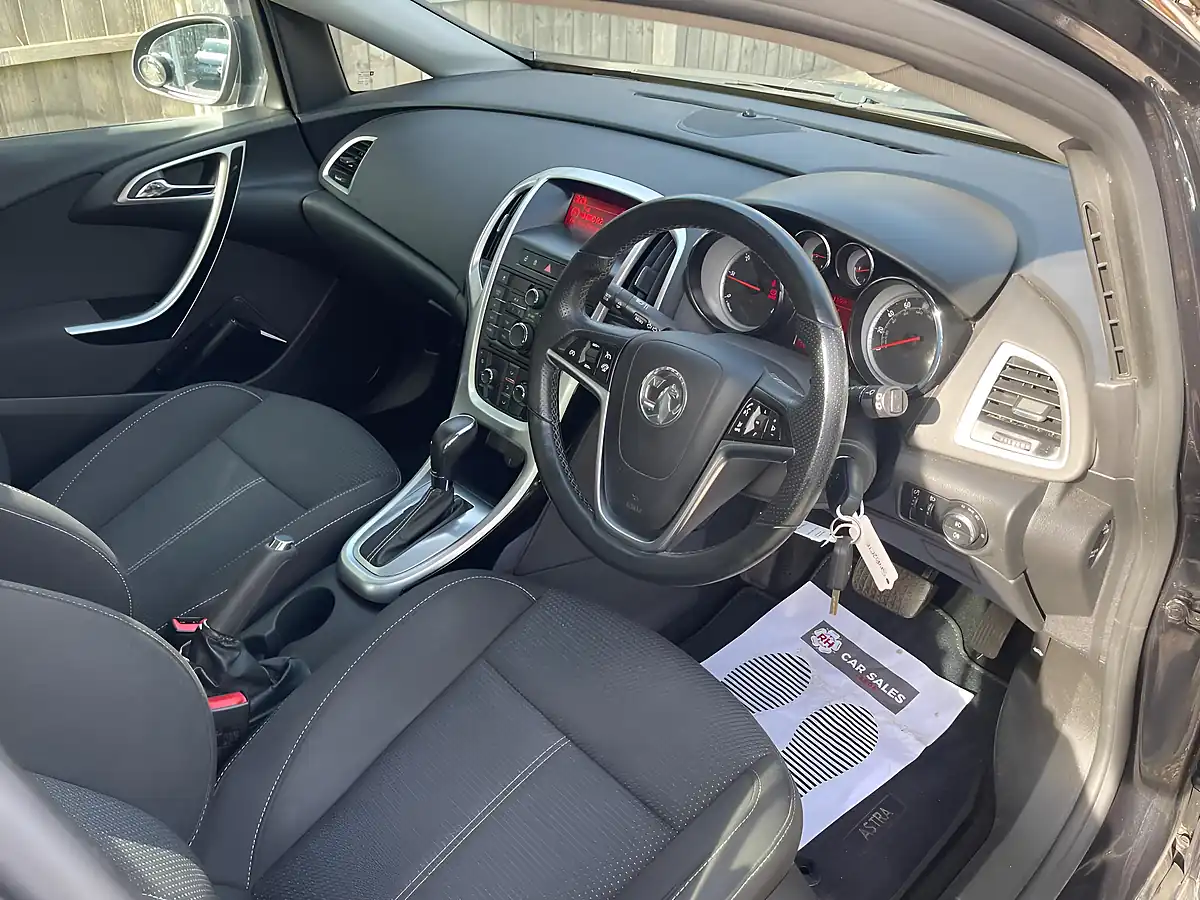 Used 2012 Vauxhall Astra Sri Black - Interior and Exterior details 11