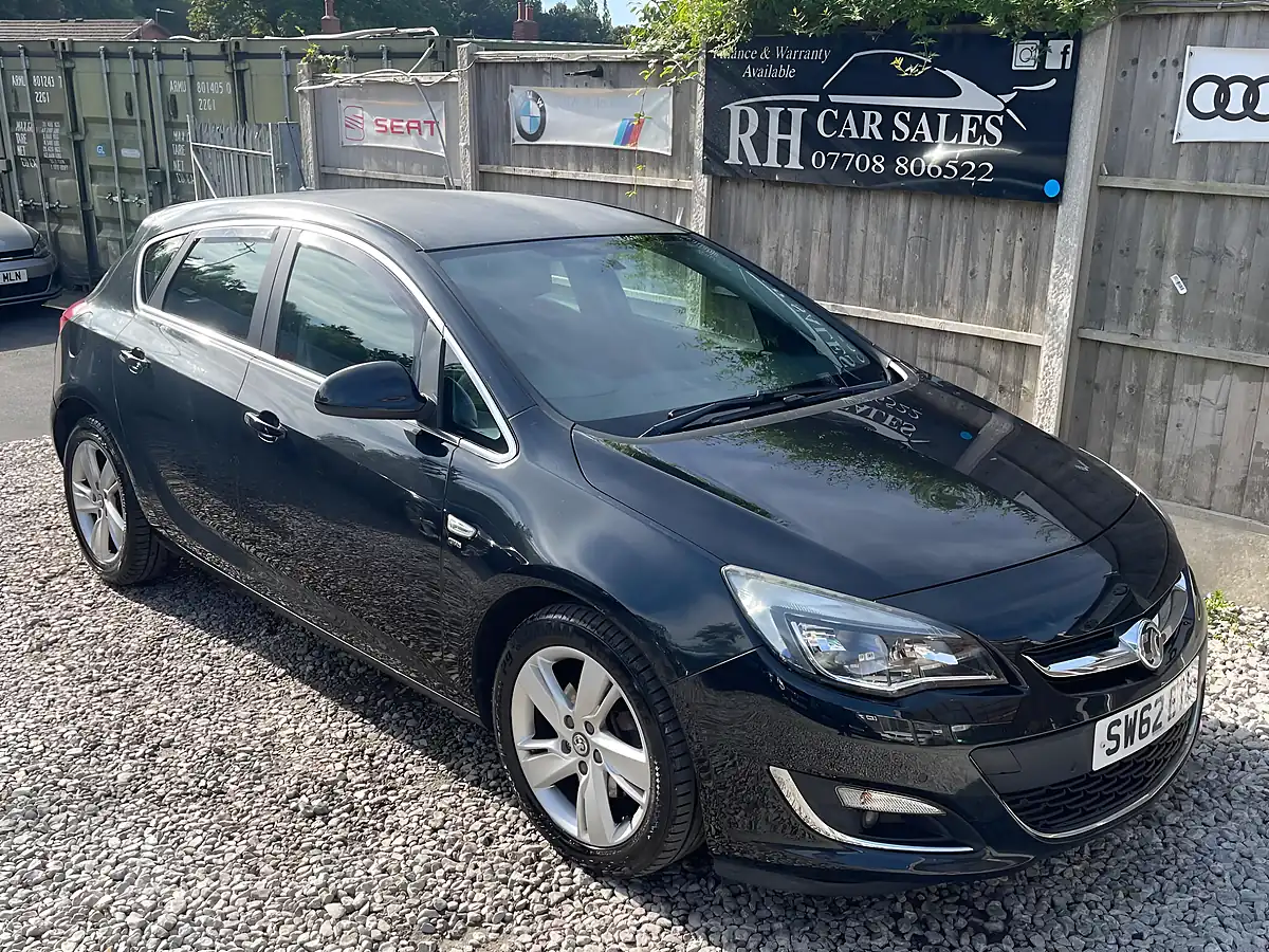 Used 2012 Vauxhall Astra Sri Black - Interior and Exterior details 2