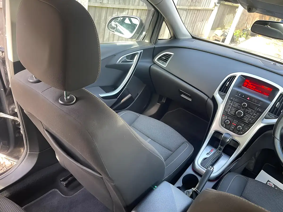 Used 2012 Vauxhall Astra Sri Black - Interior and Exterior details 3