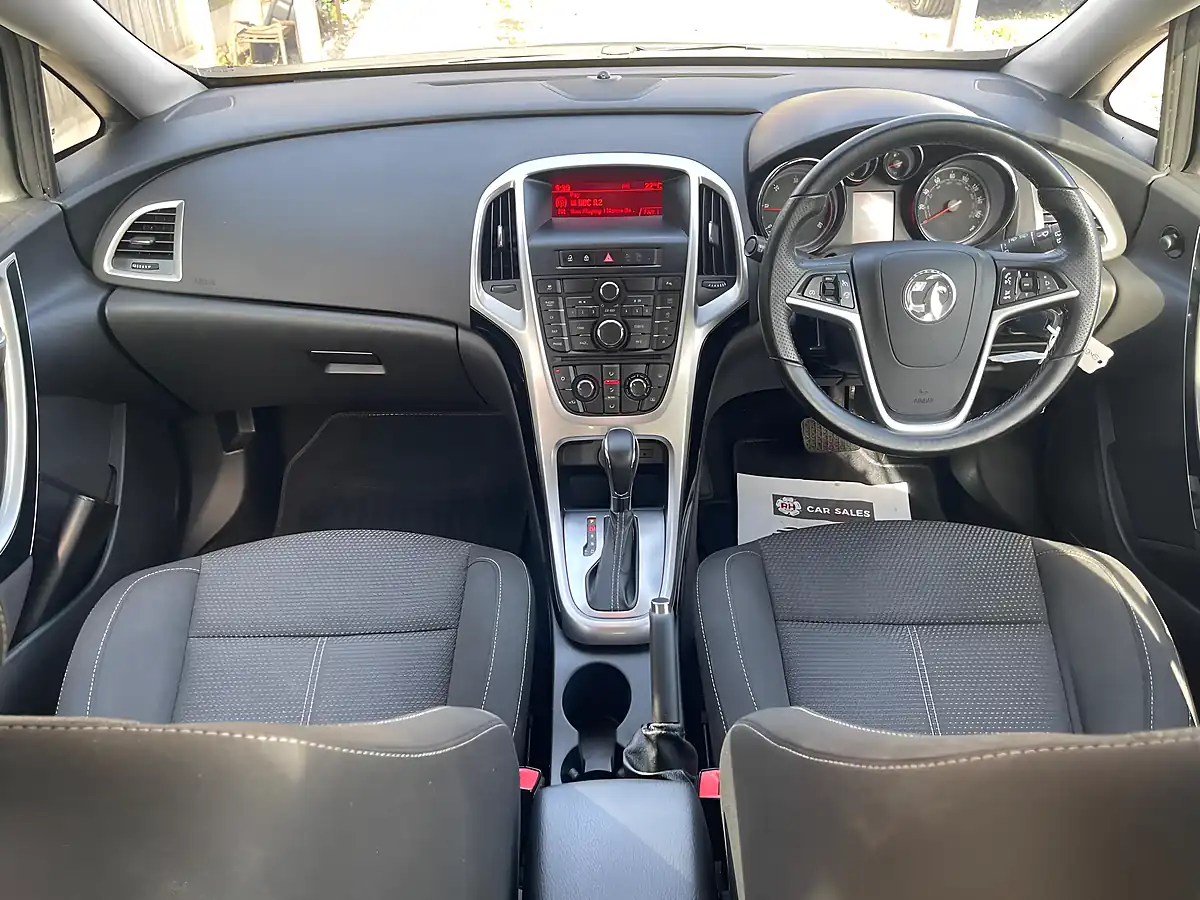 Used 2012 Vauxhall Astra Sri Black - Interior and Exterior details 4