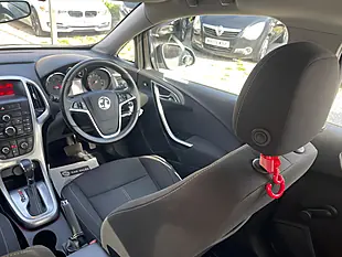 Used 2012 Vauxhall Astra Sri Black - Interior and Exterior details 5