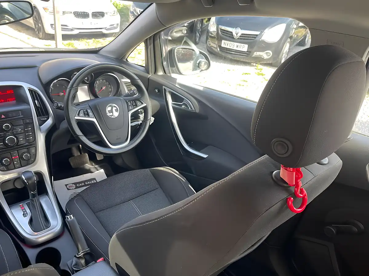 Used 2012 Vauxhall Astra Sri Black - Interior and Exterior details 5