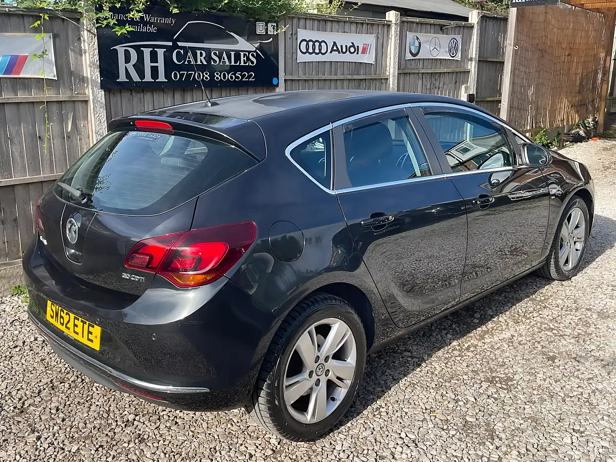 Used 2012 Vauxhall Astra Sri Black - Interior and Exterior details 8