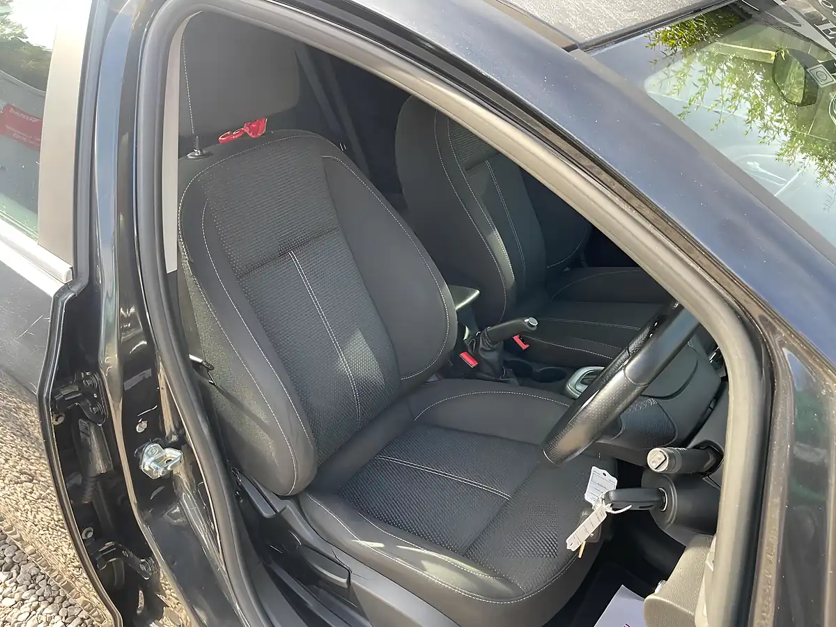 Used 2012 Vauxhall Astra Sri Black - Interior and Exterior details 9