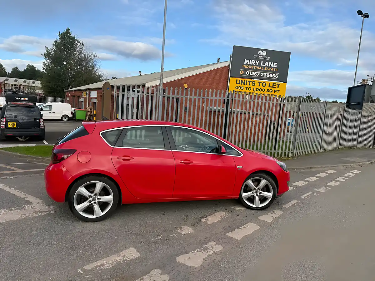 Used 2012 Vauxhall Astra Sri Red - Interior and Exterior details 10