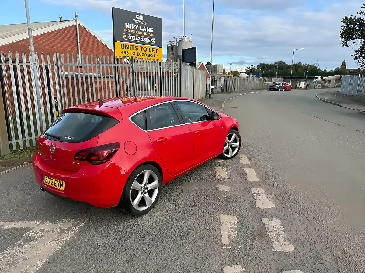 Used 2012 Vauxhall Astra Sri Red - Interior and Exterior details 12