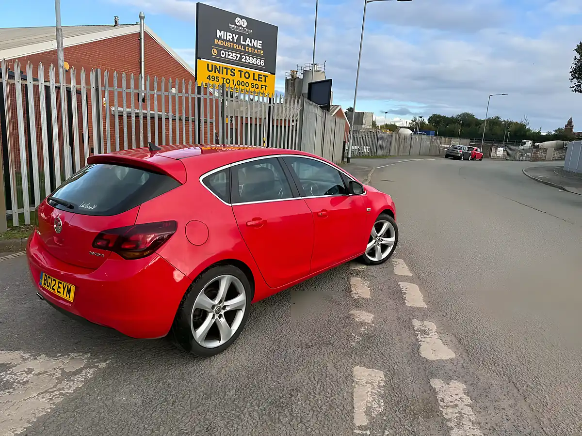 Used 2012 Vauxhall Astra Sri Red - Interior and Exterior details 13