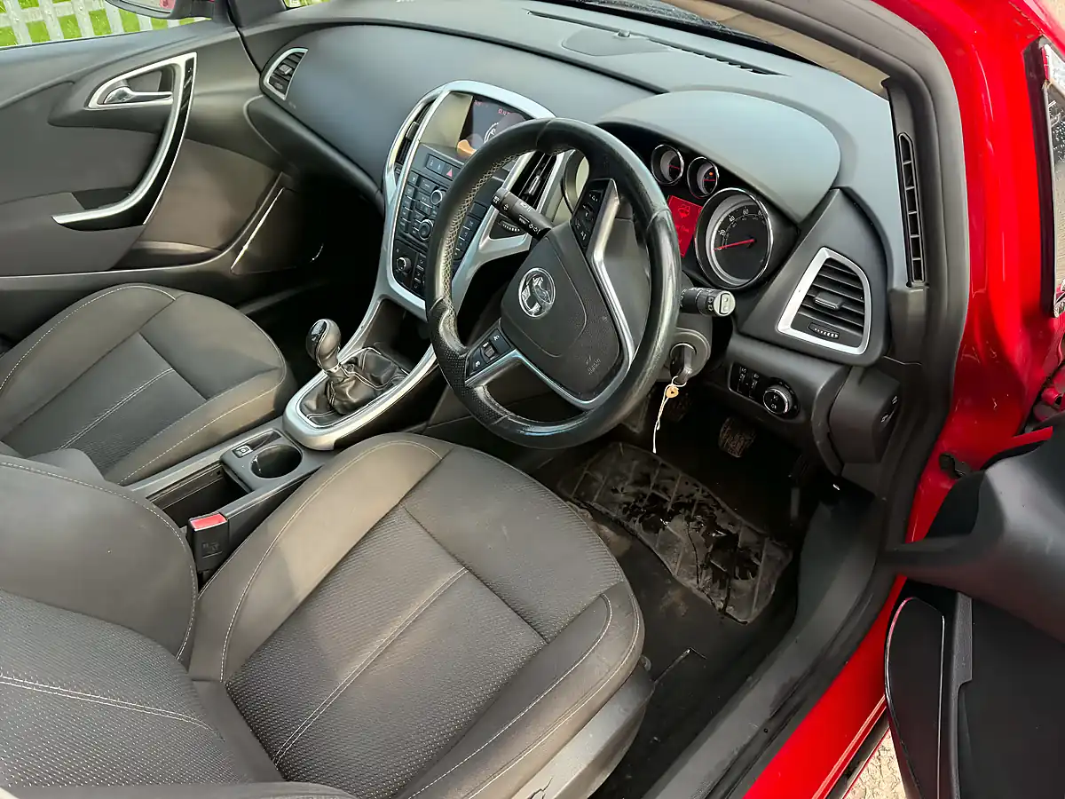 Used 2012 Vauxhall Astra Sri Red - Interior and Exterior details 16