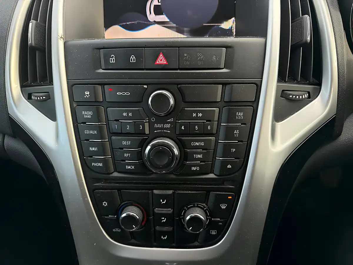 Used 2012 Vauxhall Astra Sri Red - Interior and Exterior details 18