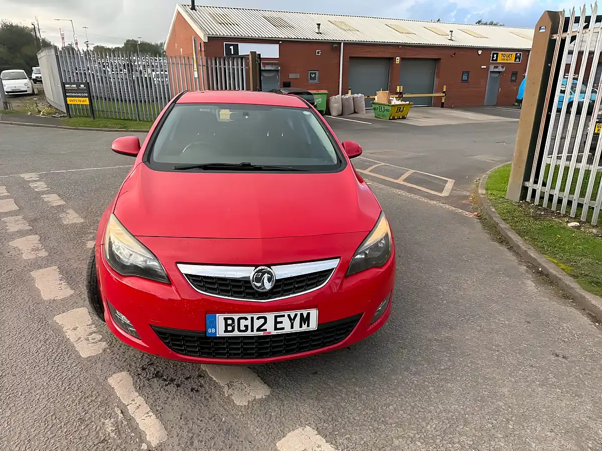 Used 2012 Vauxhall Astra Sri Red - Interior and Exterior details 3