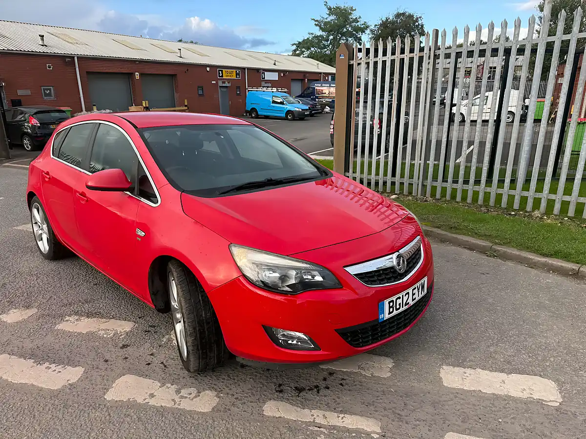 Used 2012 Vauxhall Astra Sri Red - Interior and Exterior details 9