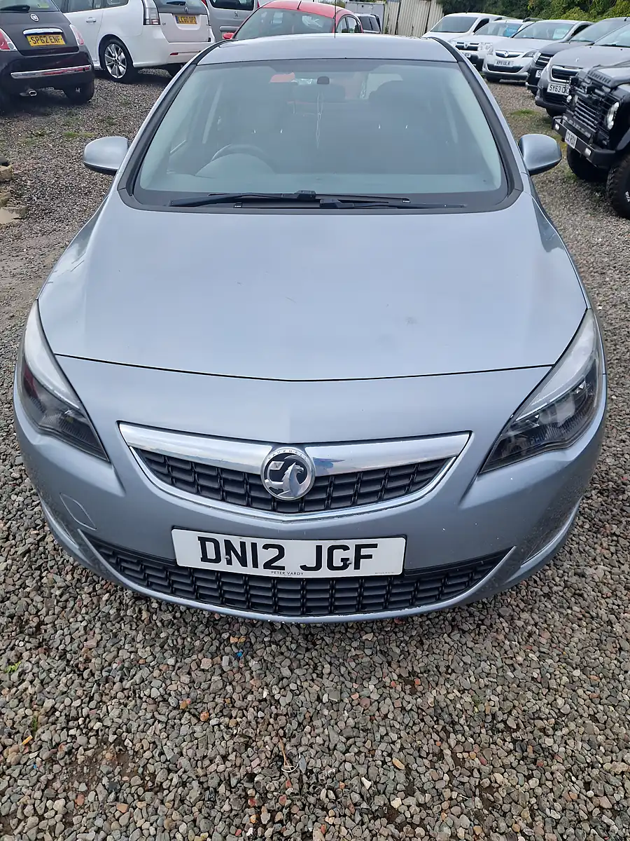 Used 2012 Vauxhall Astra Sri Silver - Front View