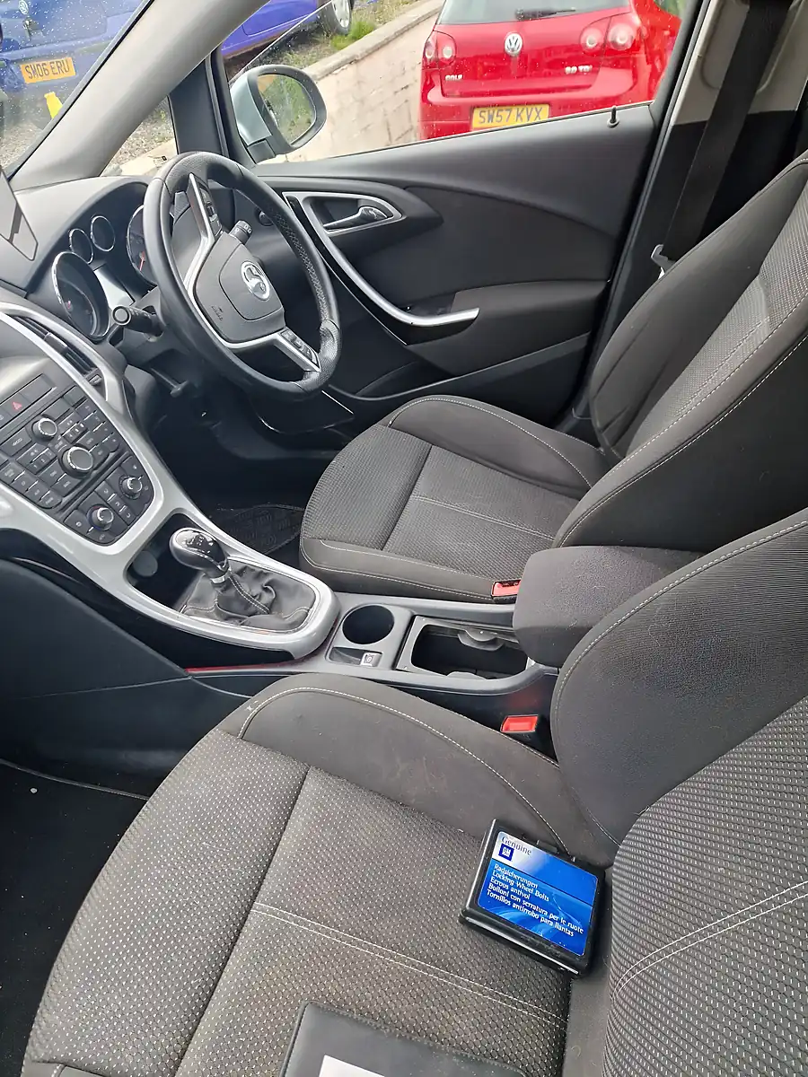 Used 2012 Vauxhall Astra Sri Silver - Interior and Exterior details 14