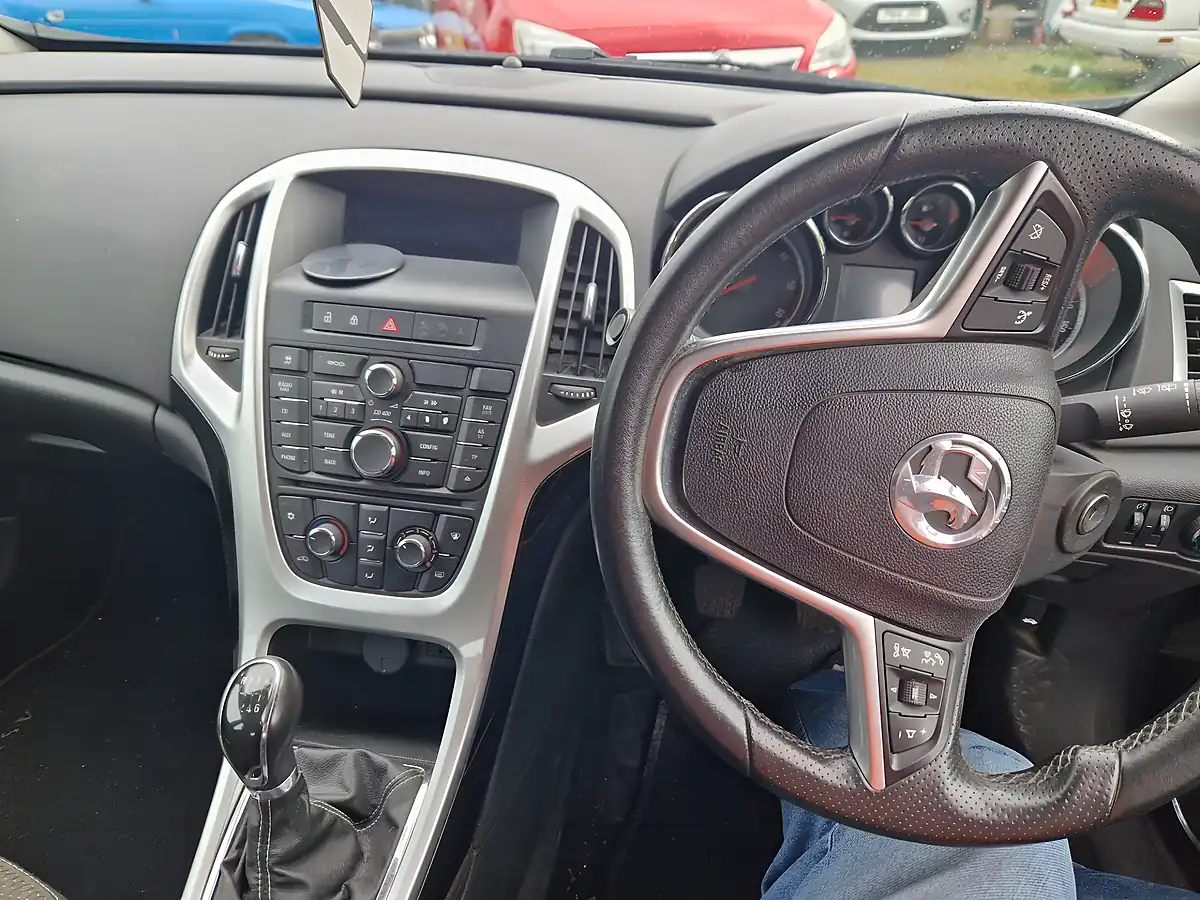Used 2012 Vauxhall Astra Sri Silver - Interior and Exterior details 15