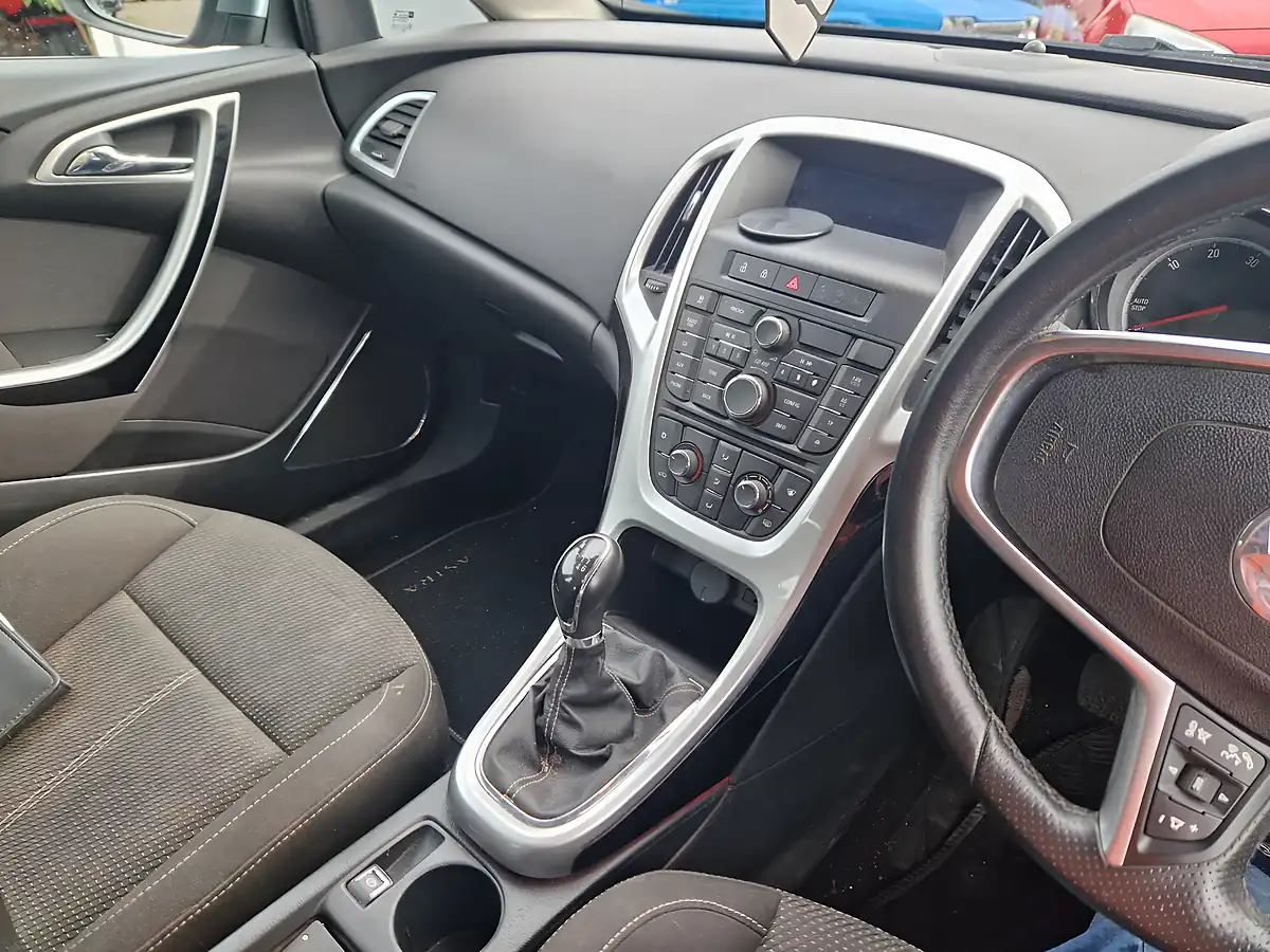 Used 2012 Vauxhall Astra Sri Silver - Interior and Exterior details 17