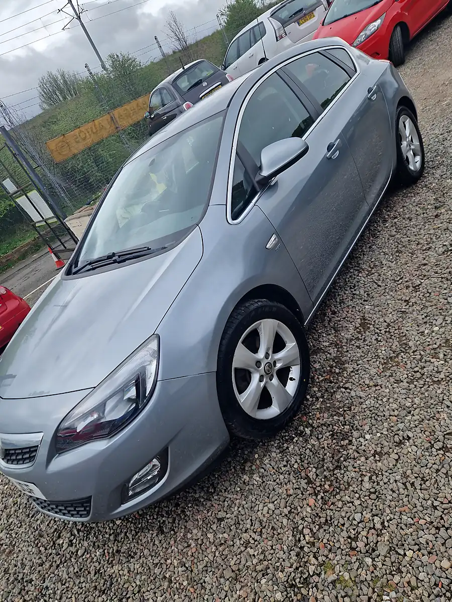 Used 2012 Vauxhall Astra Sri Silver - Interior and Exterior details 4