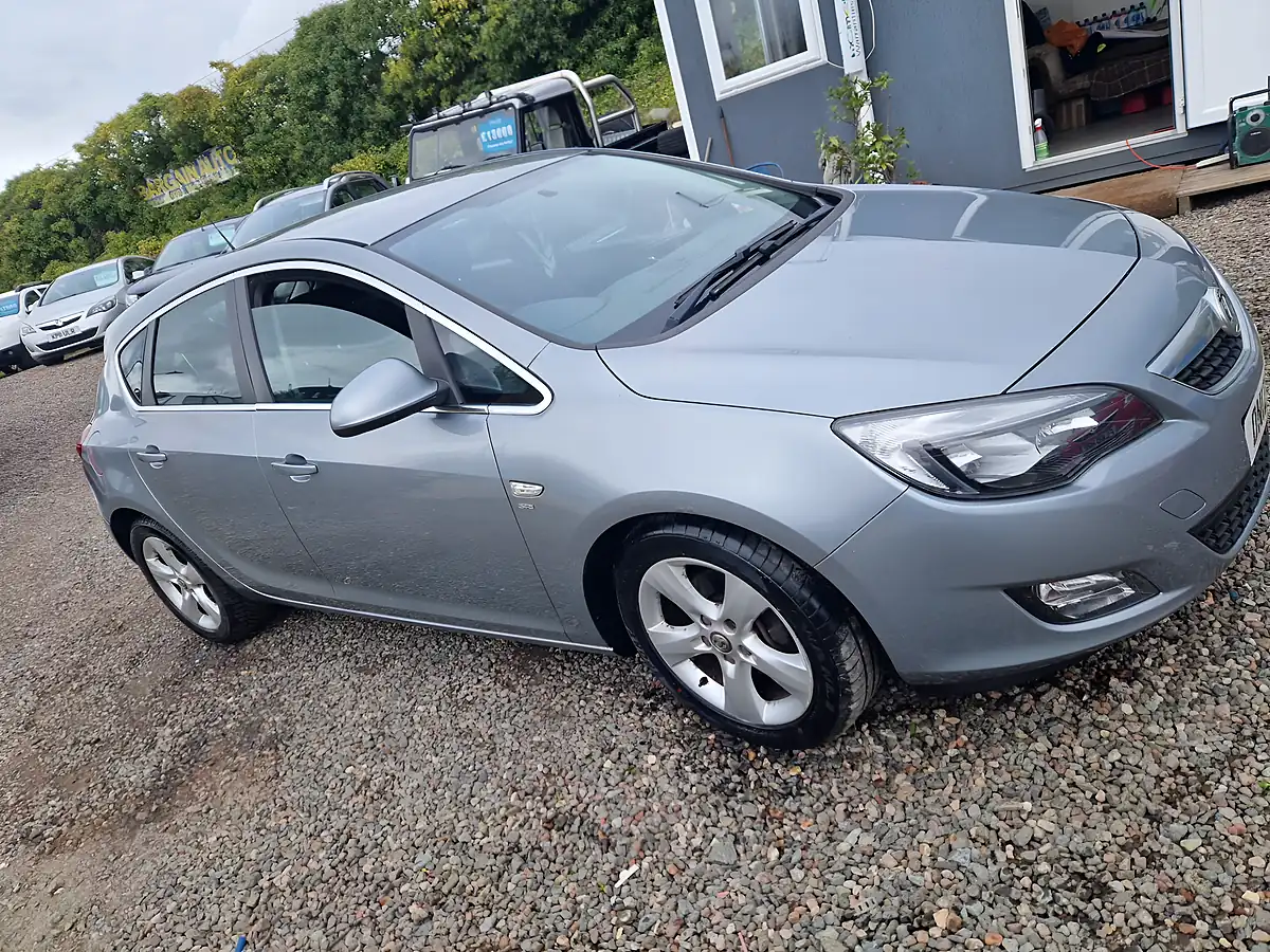 Used 2012 Vauxhall Astra Sri Silver - Interior and Exterior details 6