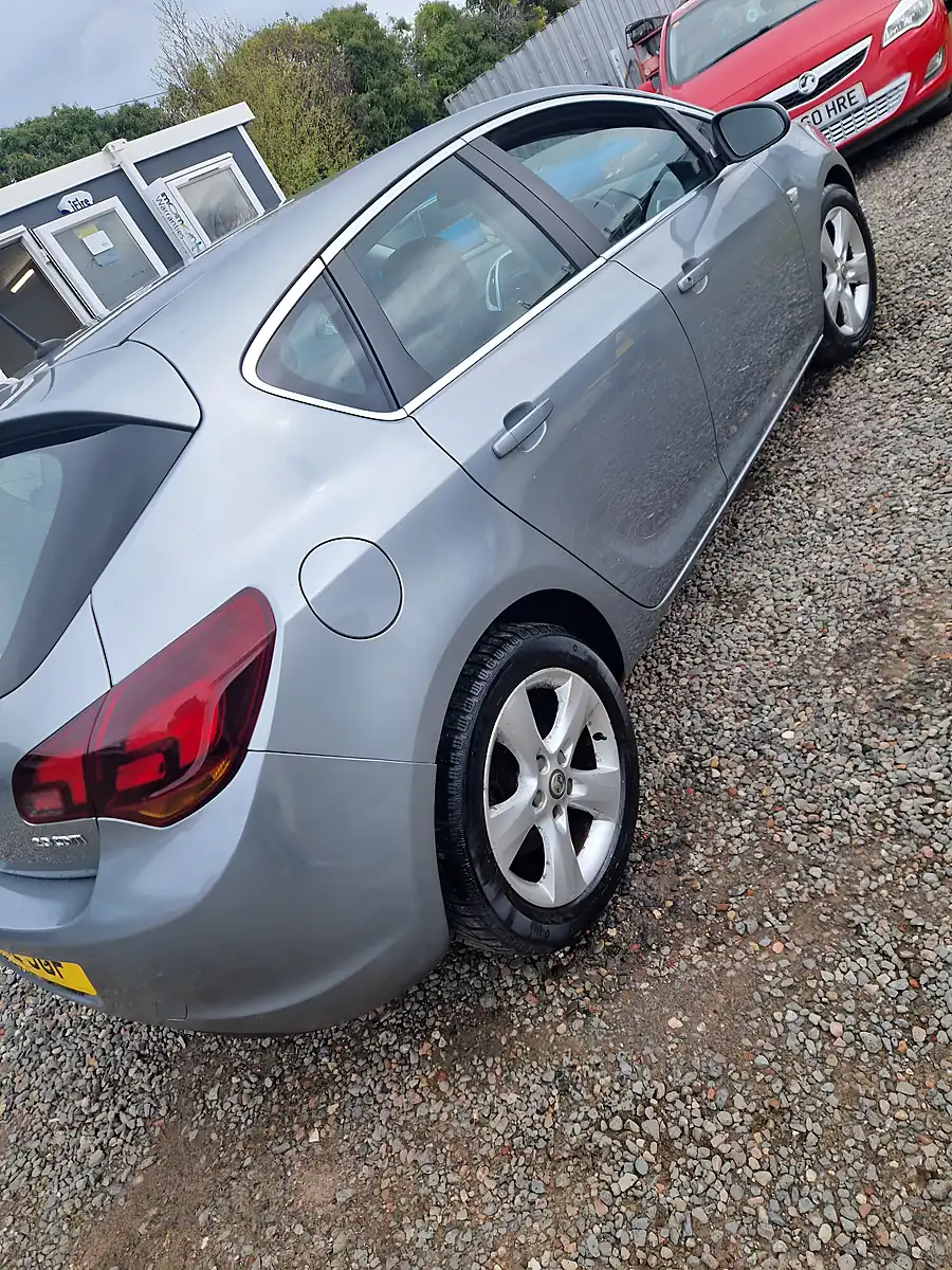 Used 2012 Vauxhall Astra Sri Silver - Interior and Exterior details 7
