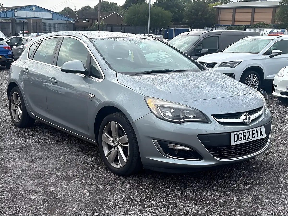 Used 2012 Vauxhall Astra Sri Silver - Front View