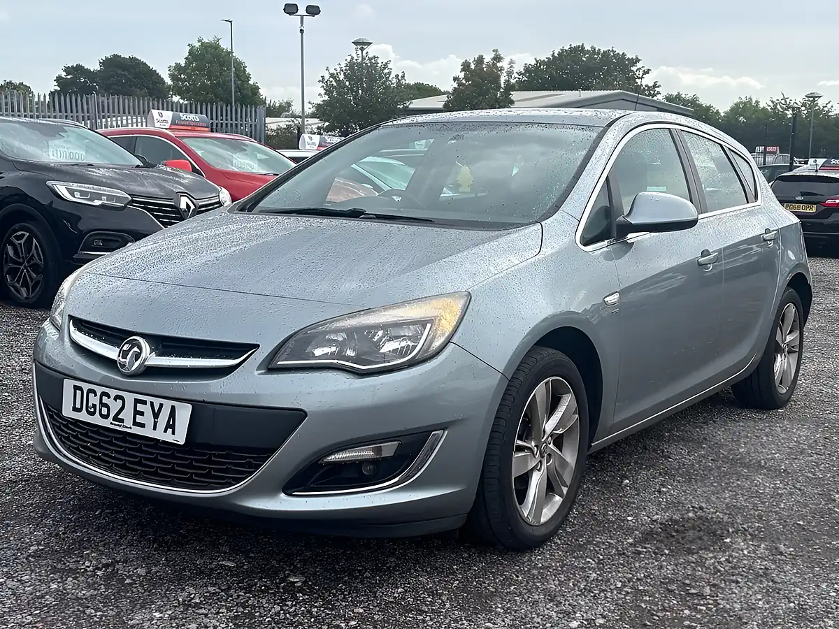 Used 2012 Vauxhall Astra Sri Silver - Interior and Exterior details 3