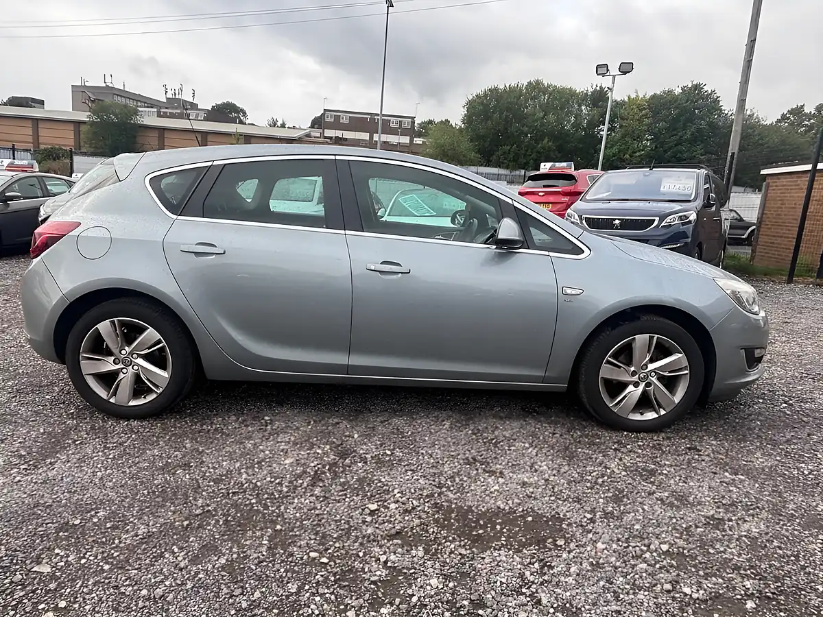 Used 2012 Vauxhall Astra Sri Silver - Interior and Exterior details 4