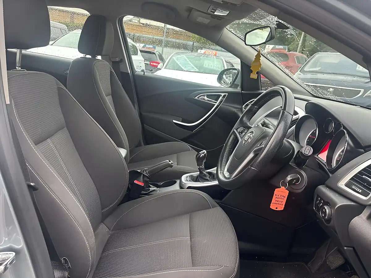 Used 2012 Vauxhall Astra Sri Silver - Interior and Exterior details 7